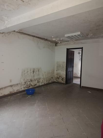 Casă cu 11 camere cu Canalizare în P-ța Victoriei
