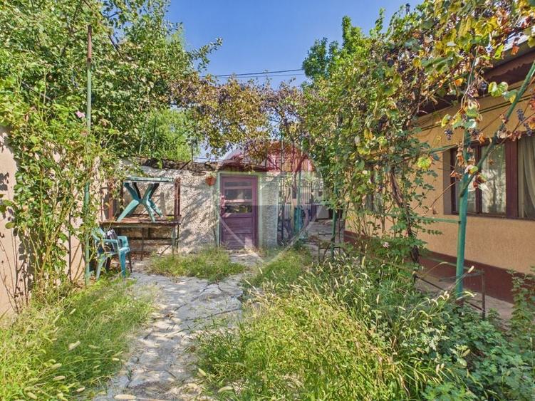 Casă individuală cu 4 camere cu Teren 244 Mp în Andronache