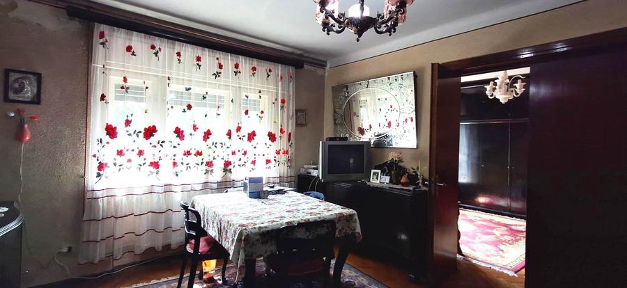 Apartament cu 8 camere semidecomandat în Cotroceni