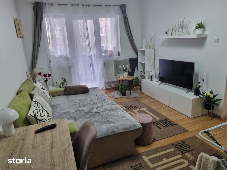 Apartament cu 2 camere decomandat în Piața Centrală