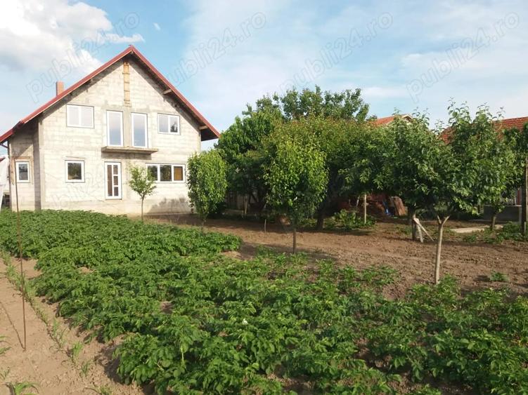 Casă cu 5 camere cu Teren 950 Mp în Valu lui Traian