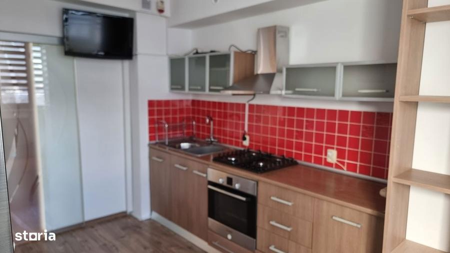Apartament cu 3 camere, mobilat în Titan