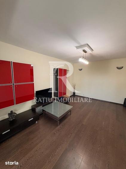 Apartament cu 3 camere semidecomandat în Decebal