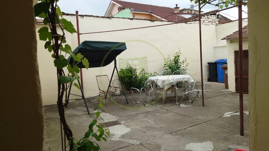 Casă individuală cu 4 camere cu Canalizare în Lupeni