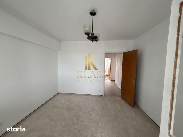 Apartament cu 4 camere decomandat în Romană
