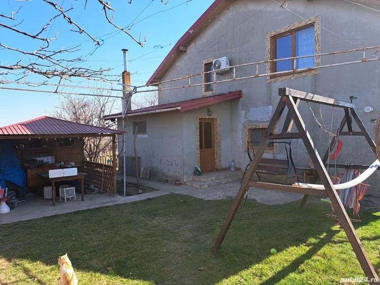 Casă cu 5 camere cu Teren 1500 Mp în Traian