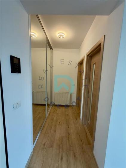 Apartament cu 3 camere decomandat în Tractorul