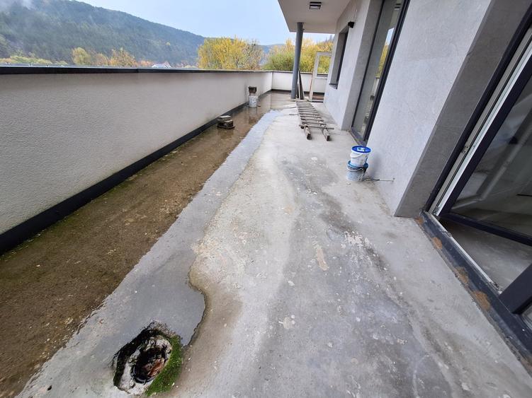 Apartament cu 3 camere semidecomandat în Florești