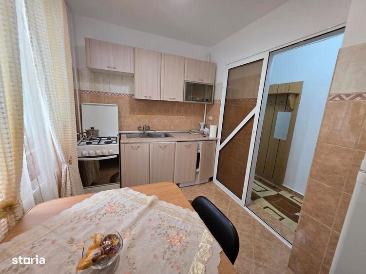 2 camere, zona Smirodava , decomandat, etaj intermediar, mobilat - 2