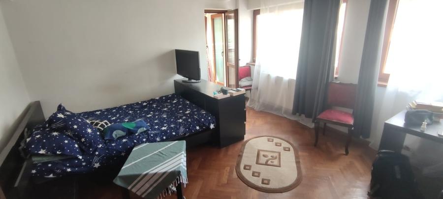 Garsonieră decomandată în Romană