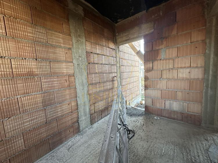 Duplex cu 5 camere cu Teren 365 Mp în Urseni