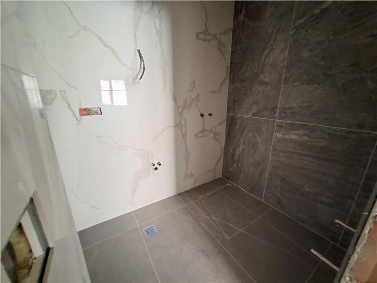 Apartament cu 3 camere decomandat în Galata