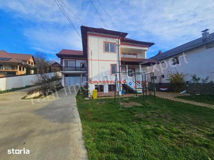 Casă cu 8 camere cu Teren 1500 Mp în Central