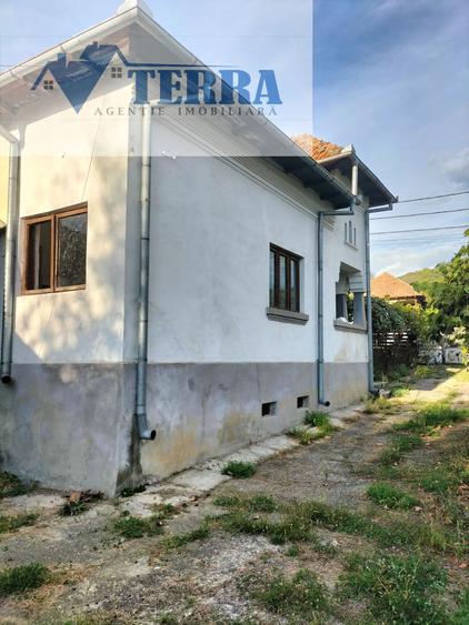 Casă individuală cu 4 camere cu Teren 2700 Mp în Coșești