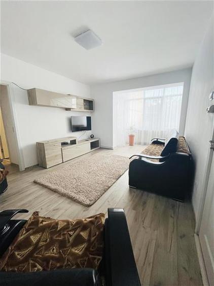 Apartament cu 2 camere semidecomandat, mobilat în Tractorul