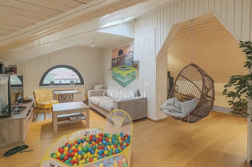 Duplex cu 7 camere cu Piscina în Iancu Nicolae