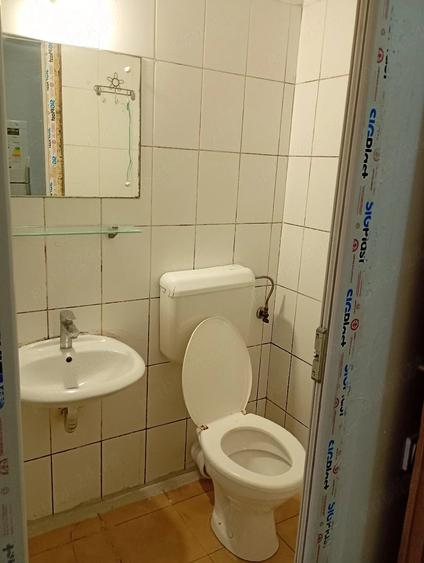 Spațiu comercial, de 2 mp, în Vitan