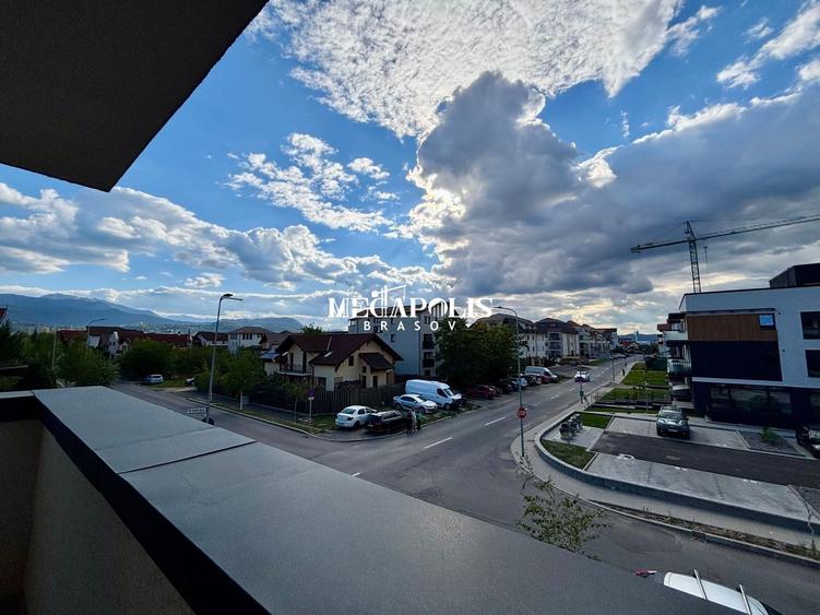 Apartament cu 2 camere decomandat în Tractorul