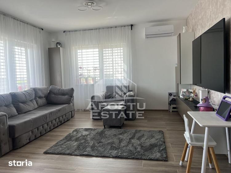 Apartament cu 3 camere semidecomandat în Ghiroda