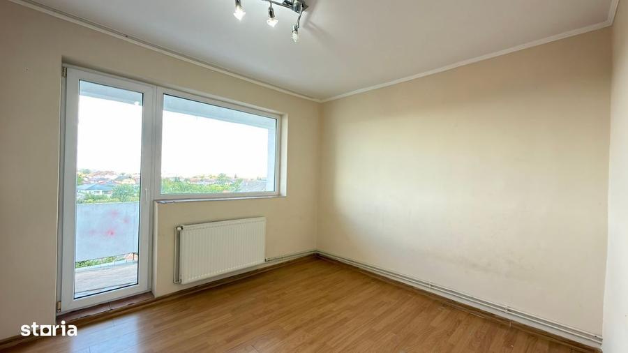 Apartament cu 3 camere semidecomandat în Central