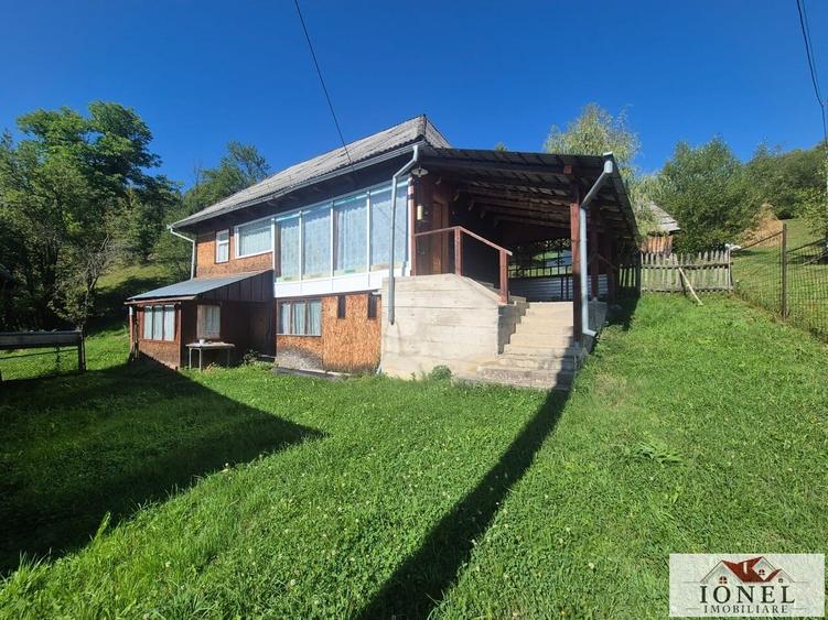 Casă individuală cu 3 camere cu Teren 5653 Mp în Mogoș