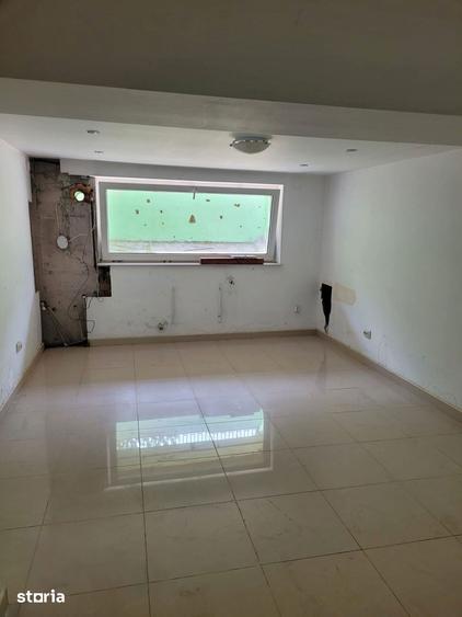 Casă cu 6 camere cu Teren 511 Mp în Central
