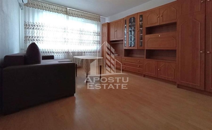 Garsonieră decomandată, mobilată în Olimpia-Stadion