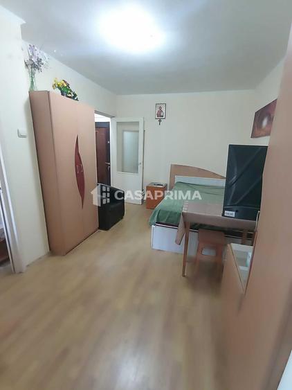 Garsonieră decomandată în Podu Roș