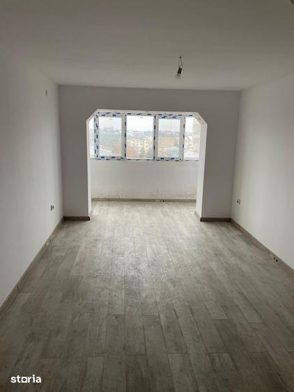 Apartament cu 2 camere semidecomandat în Cuza Vodă