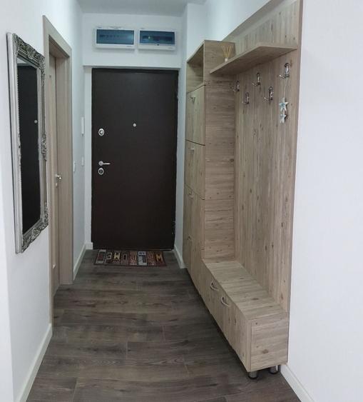 Apartament cu 3 camere semidecomandat, mobilat în Pipera