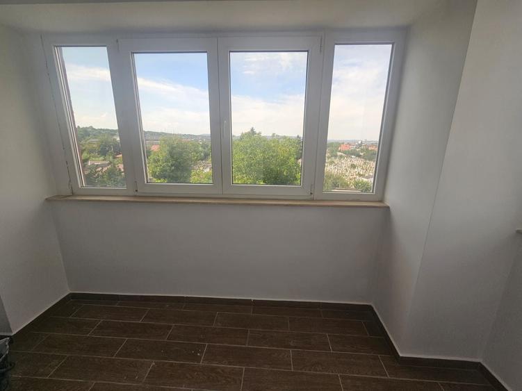 Apartament cu 3 camere decomandat în CFR