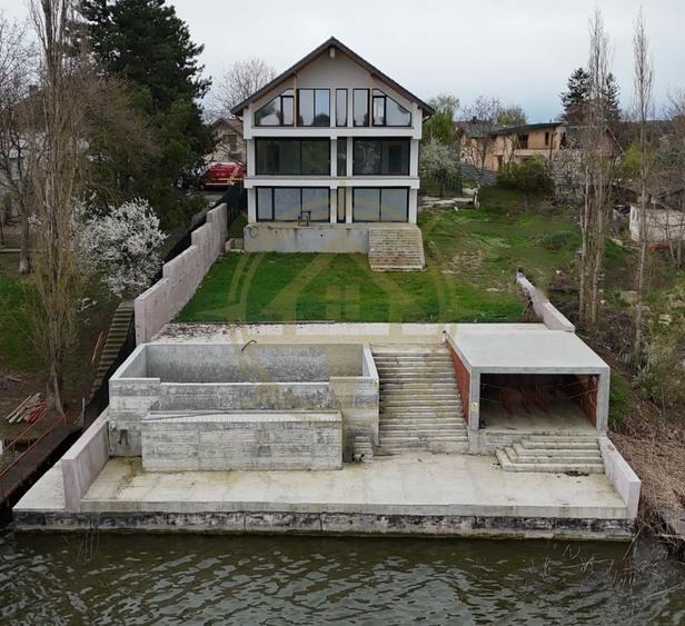 Casă cu 8 camere cu Canalizare în Snagov