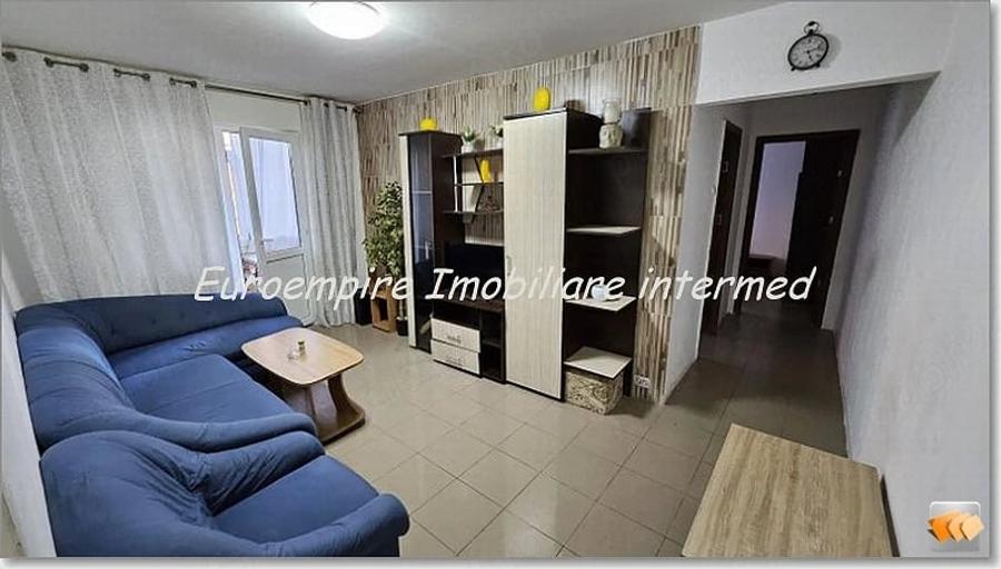 Apartament cu 3 camere semidecomandat în Km 4