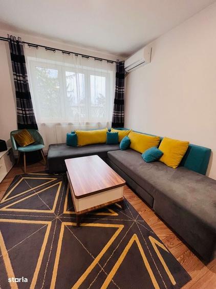 Apartament cu 3 camere semidecomandat, mobilat în Central