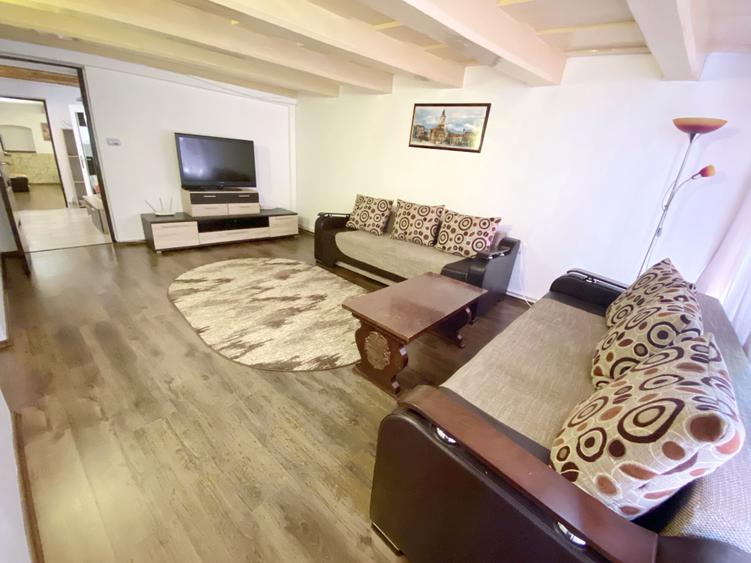 Apartament cu 3 camere semidecomandat în Central