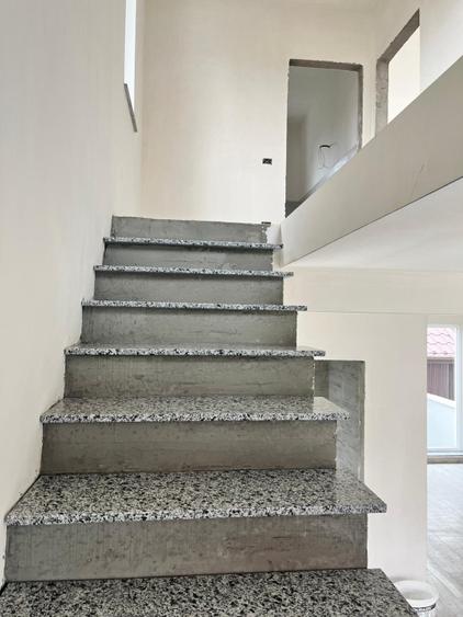 Duplex cu 5 camere cu Canalizare în Central