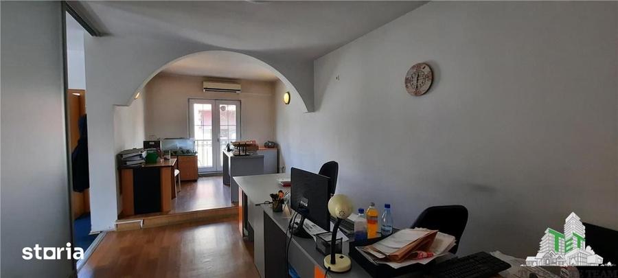Casă cu 10 camere cu Teren 100 Mp în Grivița