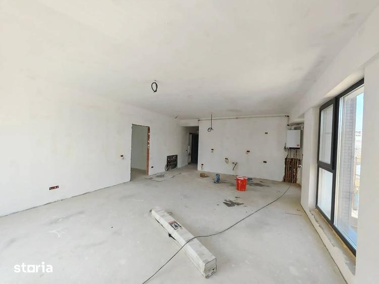 Apartament cu 3 camere semidecomandat în Băneasa