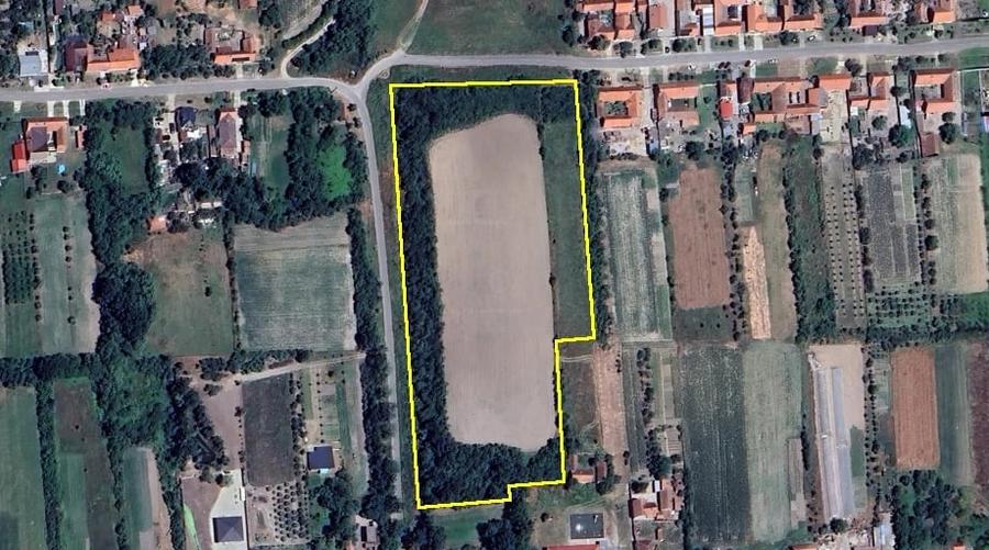 Teren de 23387 mp, în Herendești