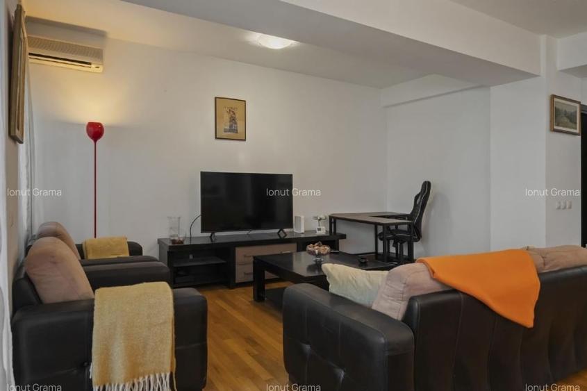 Apartament cu 3 camere semidecomandat, mobilat în Iancu Nicolae