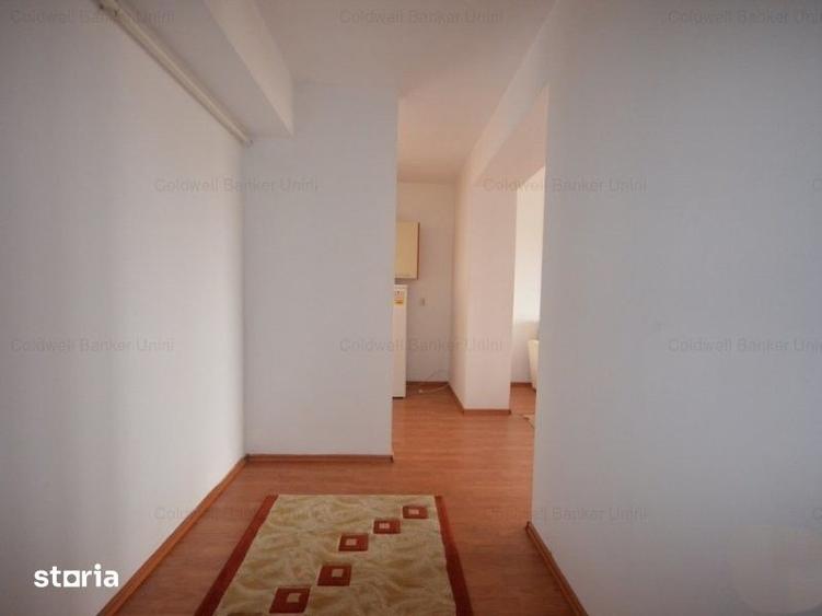 Apartament cu 2 camere decomandat în Central — fotografia 3