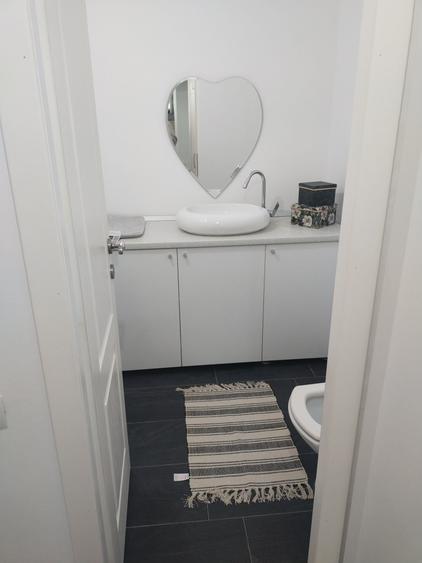 Apartament cu 4 camere decomandat în Spătaru