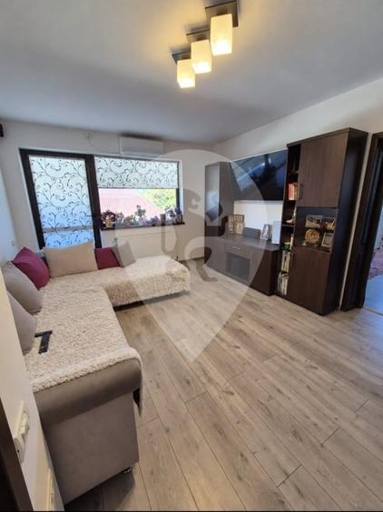Apartament cu 4 camere decomandat, mobilat în Aurel Vlaicu