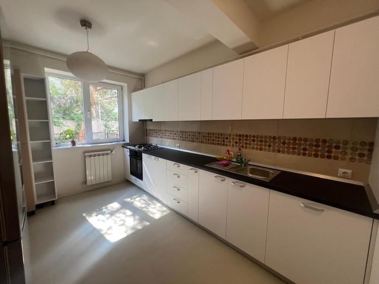 Apartament cu 3 camere decomandat în Herăstrău