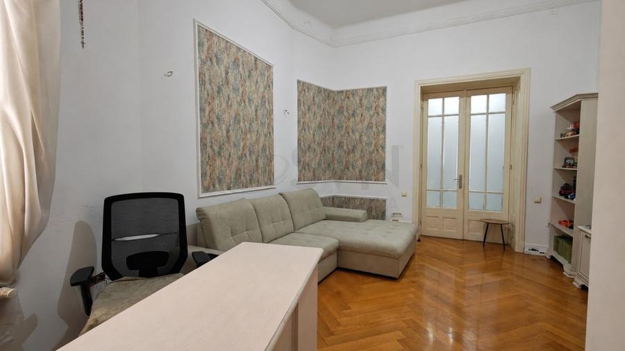 Apartament cu 4 camere semidecomandat, mobilat în Dacia