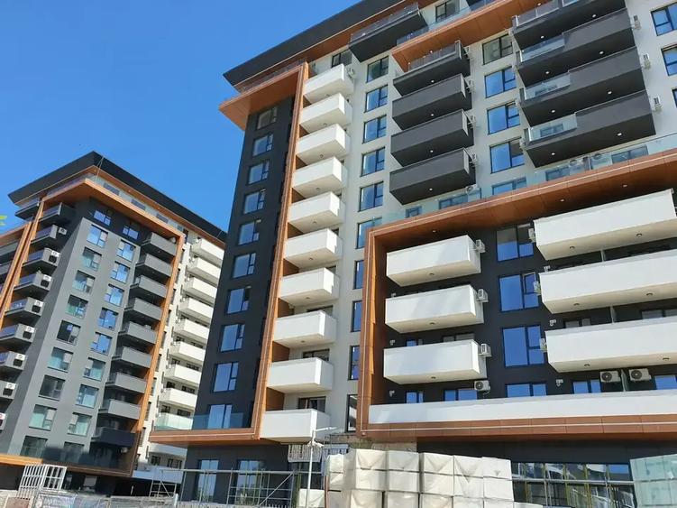 Apartament cu 3 camere decomandat în Titan
