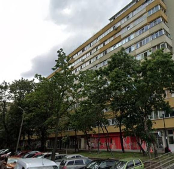Apartament cu 3 camere decomandat în Colentina