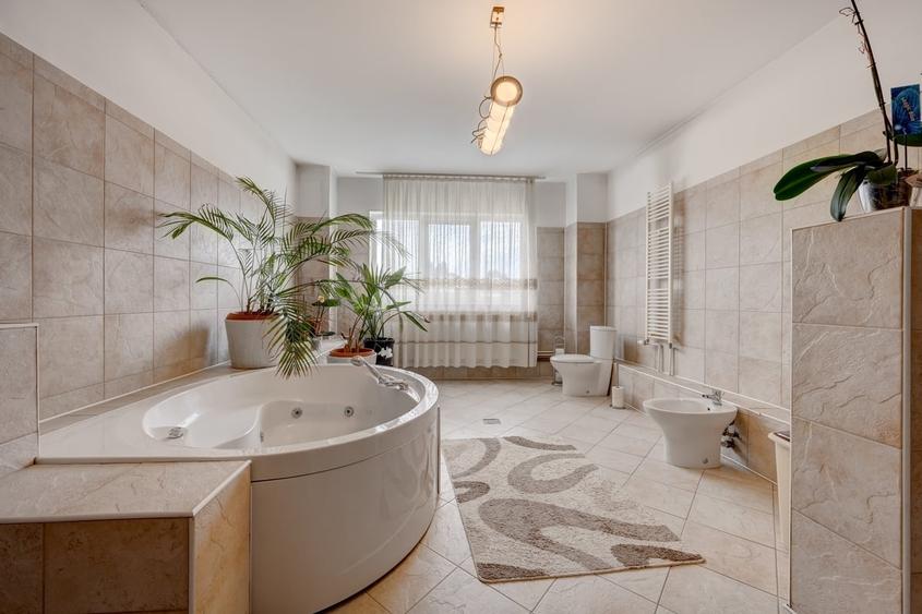 Casă cu 6 camere cu Teren 1576 Mp în Fundeni