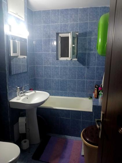 Apartament cu 2 camere semidecomandat în Craiovița Nouă