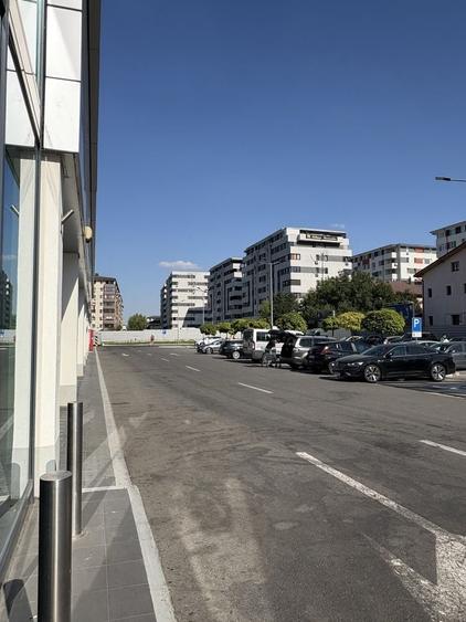 Apartament cu 3 camere decomandat în Roșu